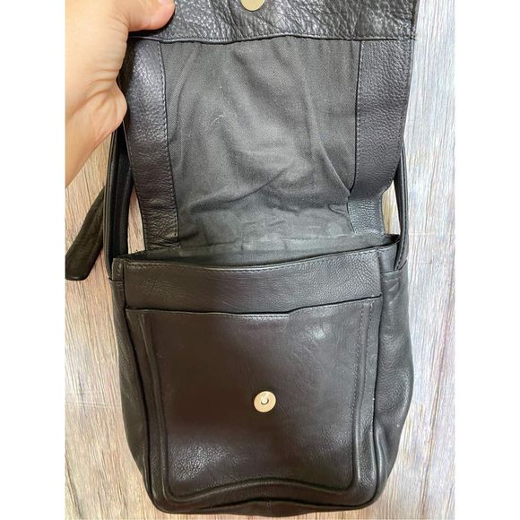 Kenneth Cole Black Leather Crossbody Bag - Picture 7 of 16